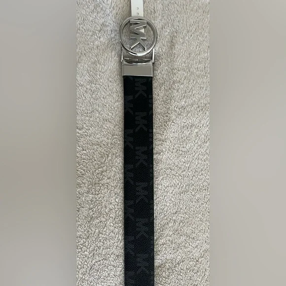 MICHAEL Michael Kors Women’s Reversible Belt | Color: Black and Gray | Size: M - Picture 12 of 12